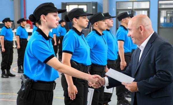 Sastre encabezó el acto de asunción de 45 nuevos agentes de la Policía del Chubut