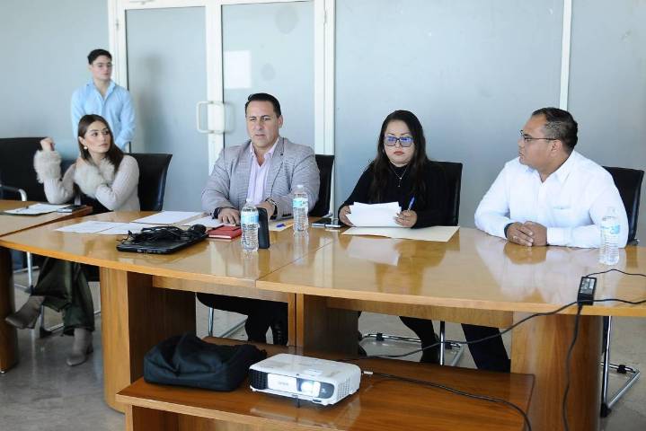 Operativos dejan saldo blanco en Torreón; agente aplica Heimlich y salva vida a ciudadano