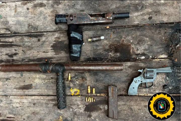 Realizaron allanamientos en Paraná por robo calificado a un menor de edad e incautaron armas