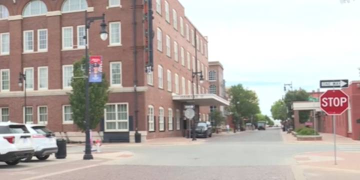 Longtime morning radio host, Steve McIntosh, retiring at end of 2025