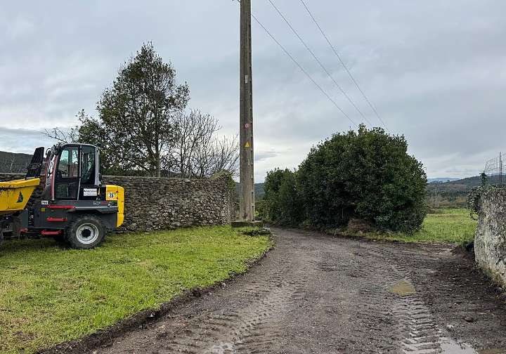 Noja acondiciona el camino del barrio La Rota para mejorar la movilidad