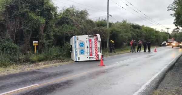 Volcó una ambulancia en plena ruta salteña: la enfermera fue internada