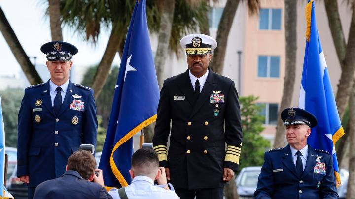 Teniente general Evan L. Pettus asume el liderazgo del Comando Sur de Estados Unidos