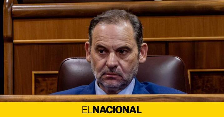 El Congreso suspende a Ábalos como diputado y debilita aún más a Sánchez