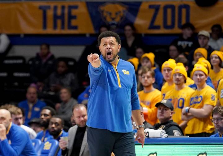 Instant analysis: More poor defense erases encouraging offensive showing as Pitt falls to Villanova