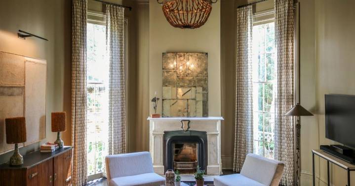 Historic New Orleans home gets contemporary design touches. The result? A look that's timeless.