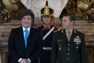 Casa Rosada. Juró Presti como ministro de Defensa, con el uniforme puesto y con Lamelas en primera fila