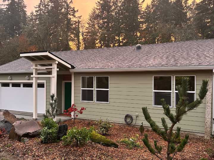 Oregon builder completes his retirement home with rare maple finishes then puts it up for sale at $765k