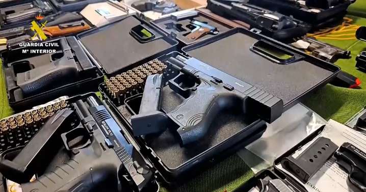 Así fue la operación policial que desarticuló una red de tráfico de armas, munición y cocaína