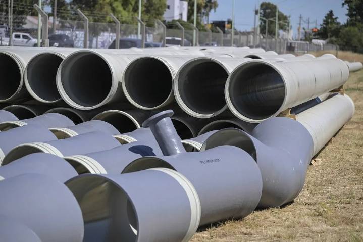 Kicillof recorrió los avances de las obras del plan hídrico en Bahía Blanca