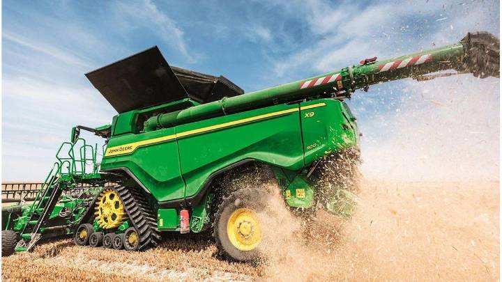 Luis Caputo anunció una baja de retenciones al agro para "mejorar la competitividad"