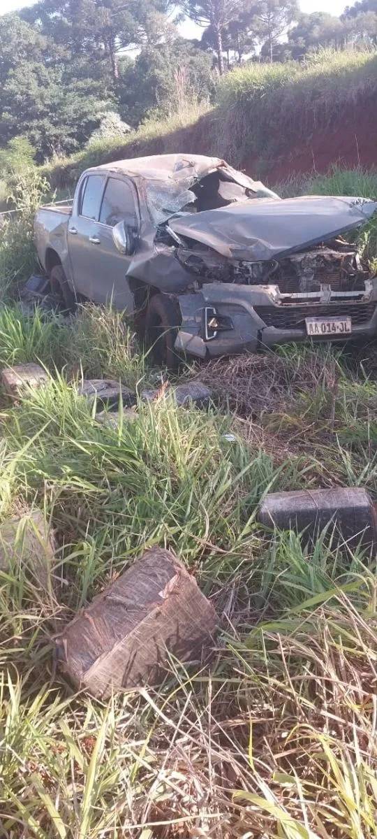 Un narco despistó con la camioneta repleta de droga en una persecución