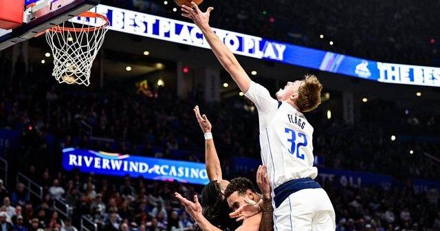 Gilgeous-Alexander's 33 points in 3 quarters power Thunder to 14th straight win