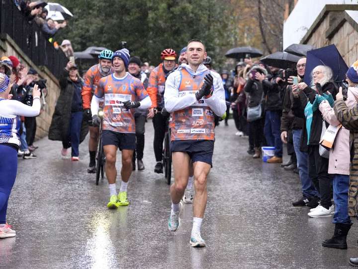 Kevin Sinfield gets Royal approval on latest day of his challenge