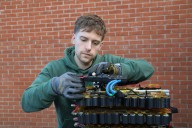 Engineer Powers Entire Home Using 500 Discarded Vapes–Documented in Fascinating Viral Video