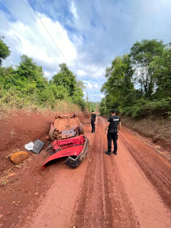 Despiste y vuelco de un auto dejó una mujer lesionada en Andresito