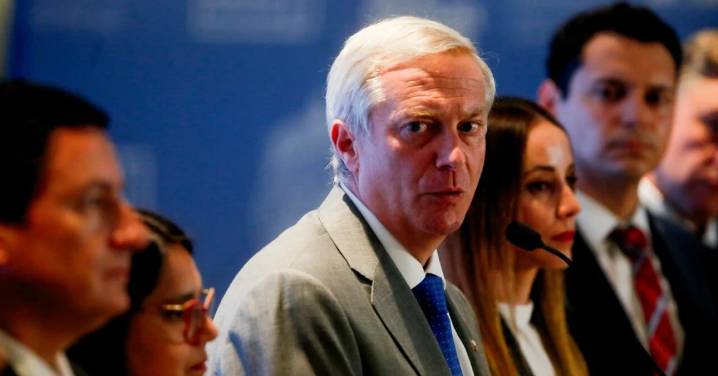 Kast llega al último debate con críticas a indefinición en migración y flanco abierto por posibles indultos a pedófilos