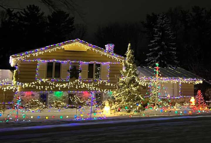 Twinkling lights galore -- Young Professionals of Parma Holiday Lights Contest returns