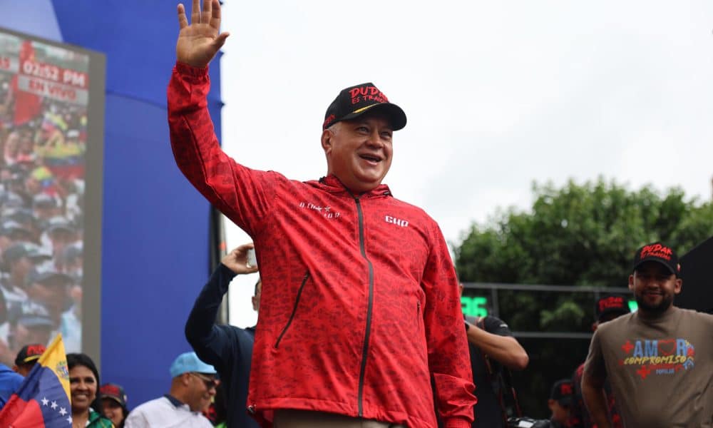 Ministro chavista dice que ha habido 1.474 vuelos en Venezuela pese a “amenaza” de EE.UU.