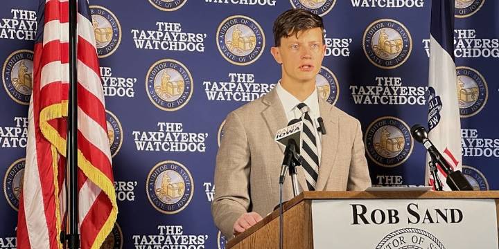 Iowa Supreme Court allows State Auditor to represent itself in Davenport city case