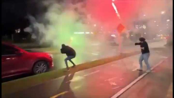 No aprenden: en Rionegro se registró otra “guerra de bengalas” en plena vía pública