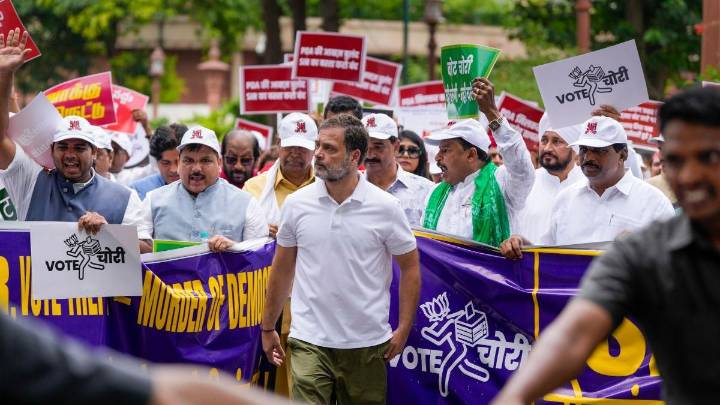 ‘Modi teri kabra khudegi’ echoes at Congress ‘vote chori’ protest, BJP warns of public backlash