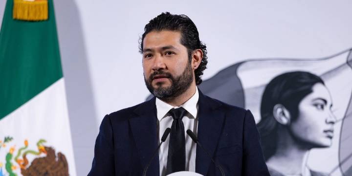 Salario mínimo aumentará a 9 mil 582.47 pesos y a 13 mil 409 pesos mensuales en 2026, informa Sheinbaum