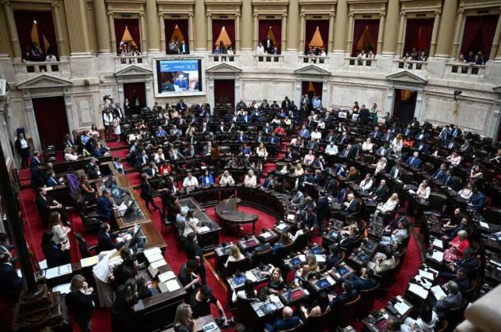 Diputados se configura con tres bloques principales: LLA, UxP y un disputado tercer lugar