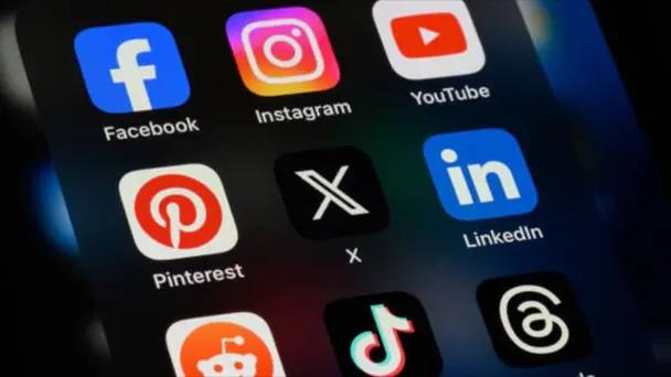 Australia prohíbe redes sociales a menores de 16 años