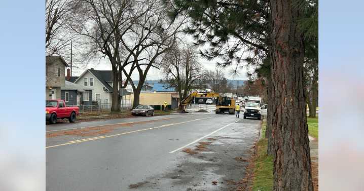 Water main break forces road closures in North Spokane