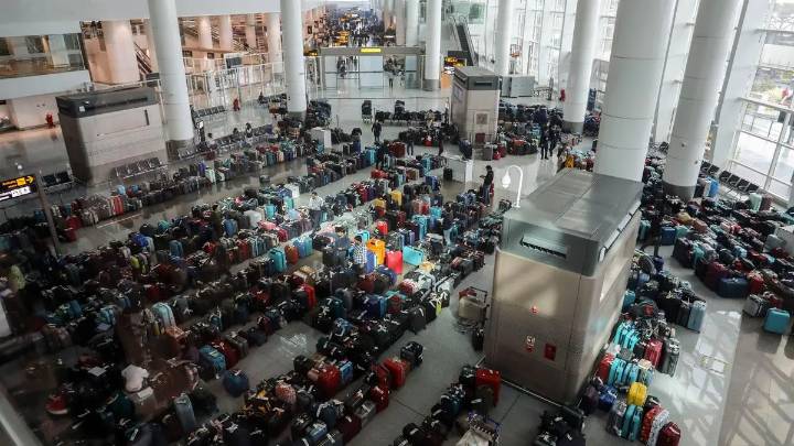 IndiGo stock declines for a seventh session amid DGCA’s show-cause notice and deepening operational crisis