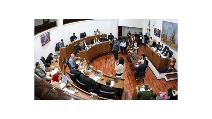 Aportes más altos y nuevos requisitos: los puntos clave de la reforma previsional que vota el Concejo Municipal