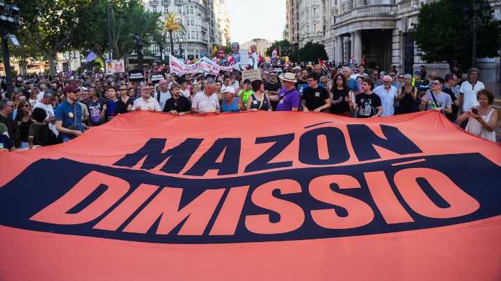 Las víctimas de la DANA exigen el acta de diputado de Mazón tras conocer los Whatsapp: "Son pruebas documentales"