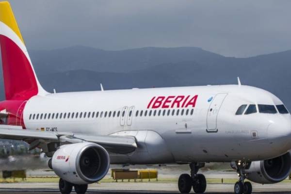 Iberia amplía la cancelación de sus vuelos con Venezuela hasta el...
