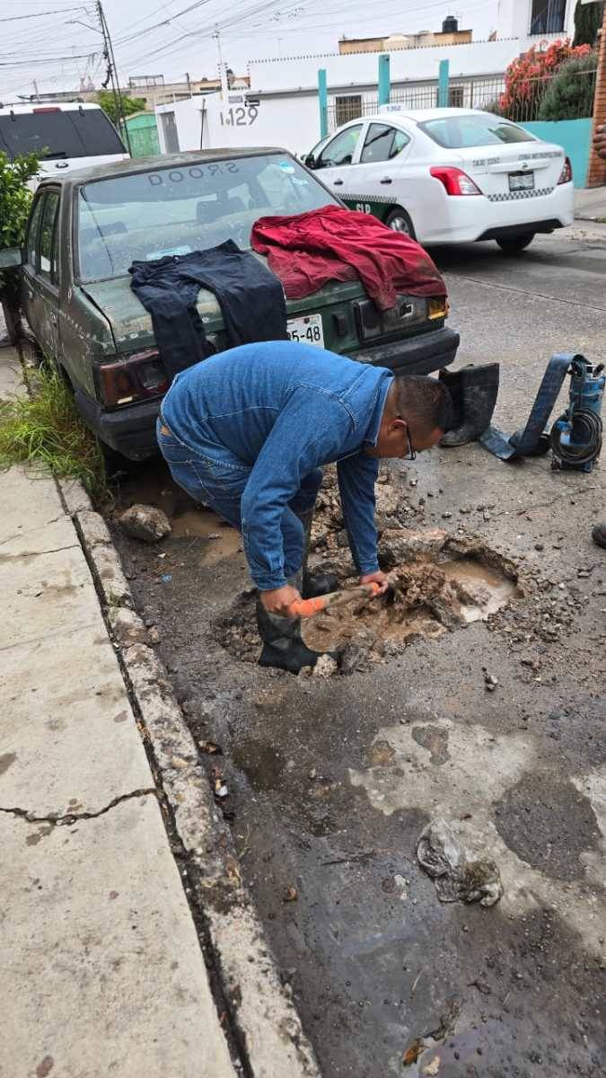 Ante una fuga en la toma domiciliaria, renovar la tubería es clave para detener el desperdicio de agua: Interapas