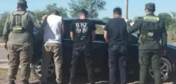 Detuvieron a policías y un gendarme por montar controles truchos y extorsionar a tours de compras