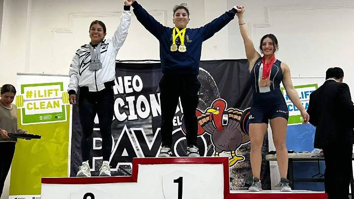 Halterofilia poblana conquista 12 preseas en el Nacional del Pavo
