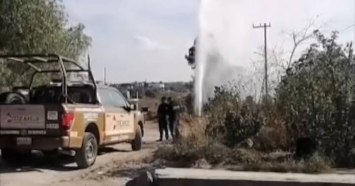 Fuga de combustible en Atotonilco de Tula: chorro de 20 metros por posible ruptura de ducto de Pemex