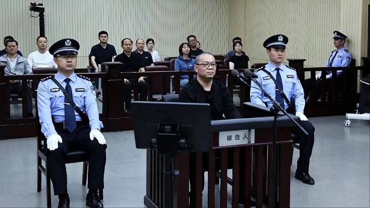 China Executes Former Senior Banker For Taking Over $156 Million In Bribes