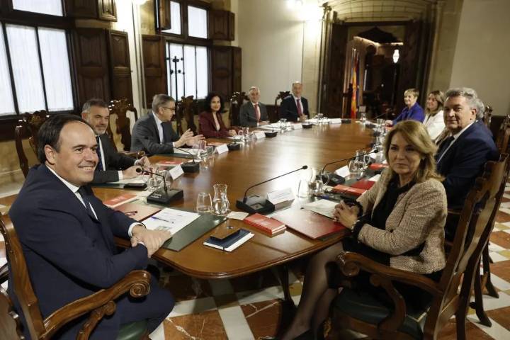 Primera decisión de Llorca al frente del Gobierno valenciano: aprueba el cese del núcleo duro de Mazón en Presidencia