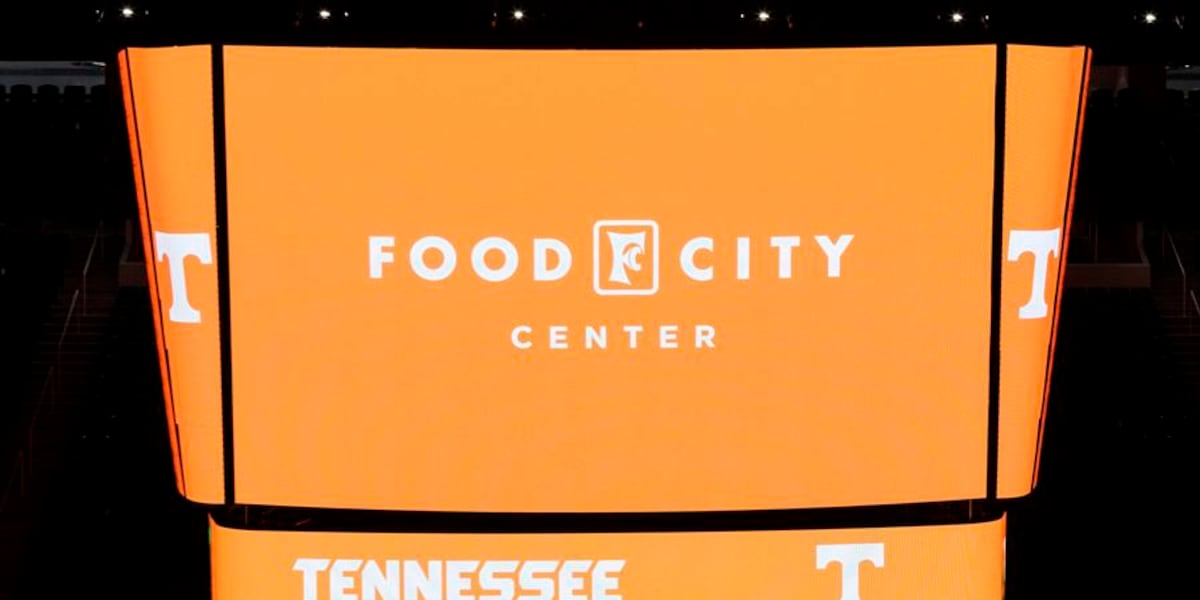 Tennessee falls in AP College Basketball Poll after loss to Illinois