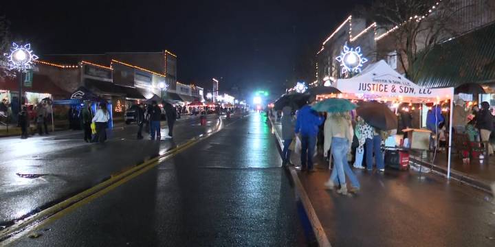 Christmas on Liberty Street brings holiday shopping to Waynesboro
