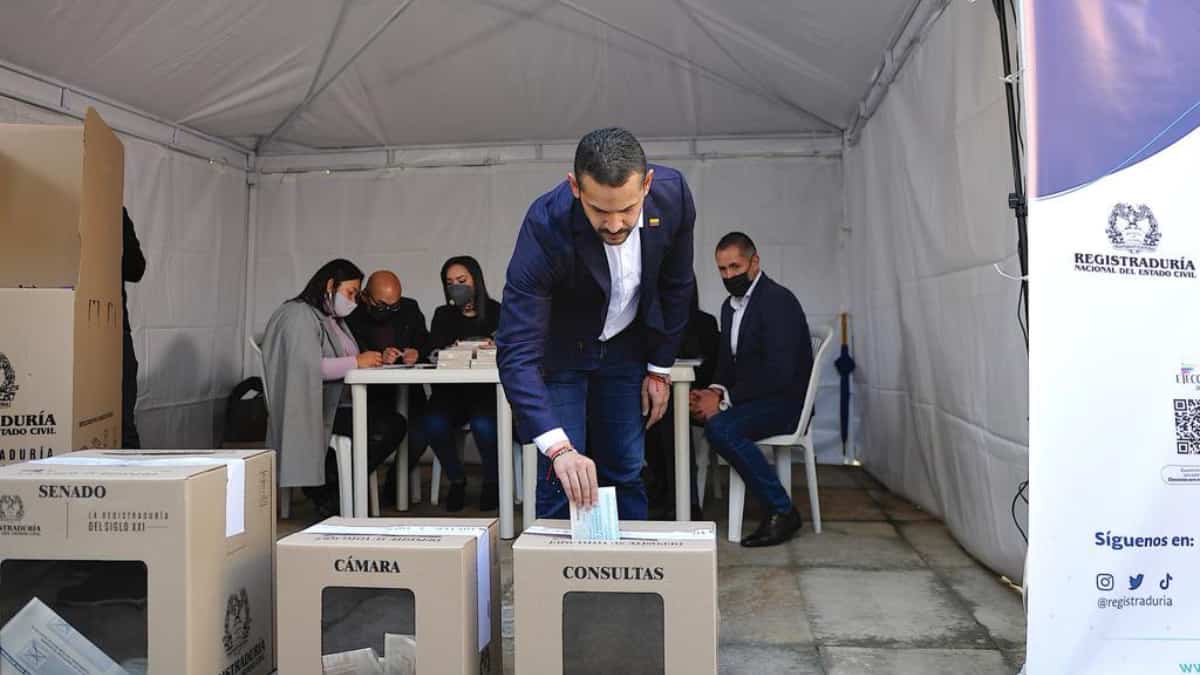 Daniel Palacios oficializó ante el CNE su intención de participar en la consulta del próximo 8 de marzo