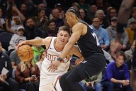 Deadspin | Mark Williams leads Suns past Timberwolves despite Anthony Edwards' 40