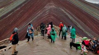 Turistas mantienen visitas a Vinicunca pese al colapso del puente de Chillihuani