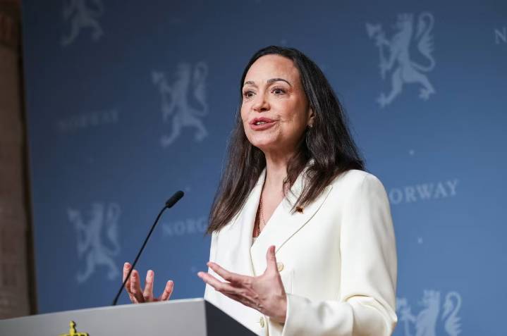 Machado hace su primera aparición pública tras ganar el Nobel de la Paz y asegura que Venezuela pronto será un "país democrático y libre"