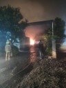 Dos vehículos destruidos tras un incendio en El Soberbio