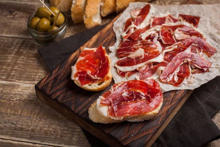 Lo decidió el Gobierno. Prohíben el ingreso de lomo ibérico en valijas desde España