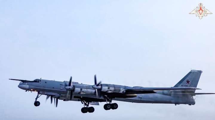 Japón expresa su "grave preocupación" por los vuelos de cazas de guerra de Rusia y China