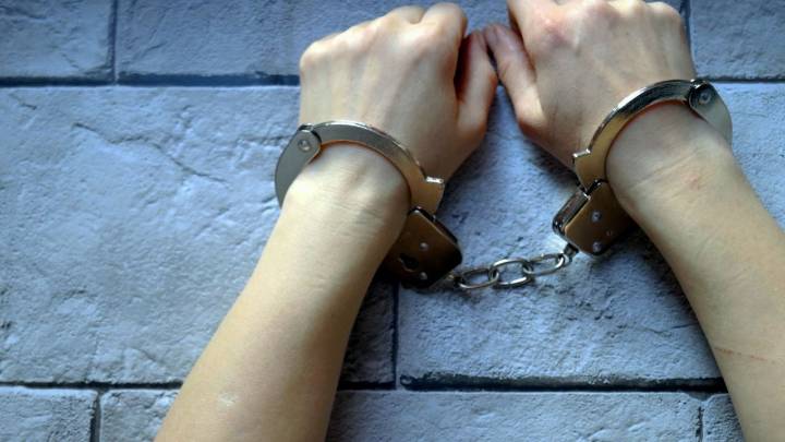 Madre liberada tras golpear y encerrar a su hija, contaba con historial de maltrato en CDMX